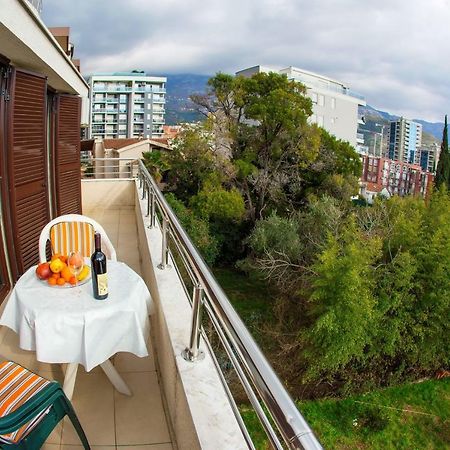 Guest House Mandarina Будва Екстер'єр фото