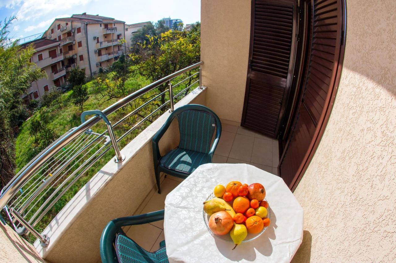 Guest House Mandarina Будва Екстер'єр фото