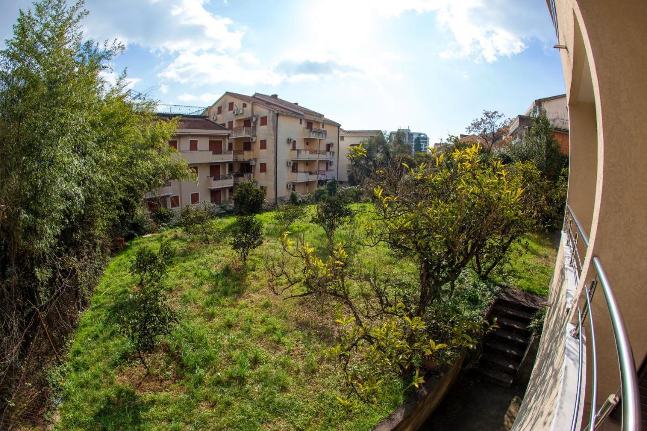 Guest House Mandarina Будва Екстер'єр фото